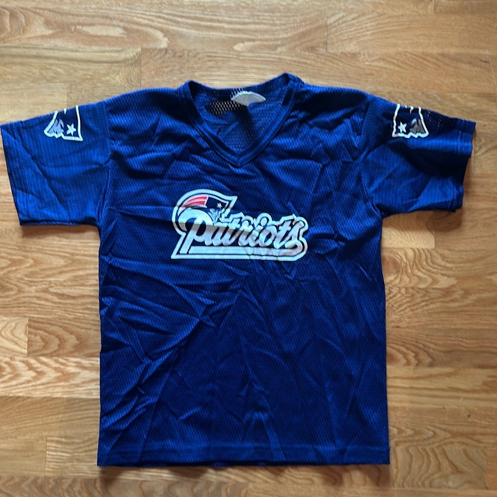 Patriots V-neck mesh size medium shirt